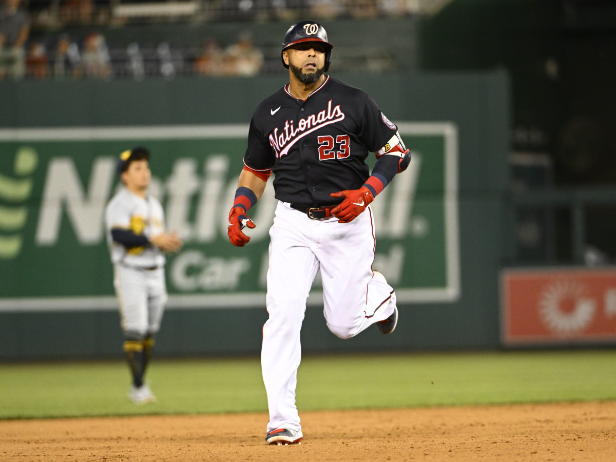 Nelson Cruz circles the bases after hitting a home run against the Milwaukee Brewers.